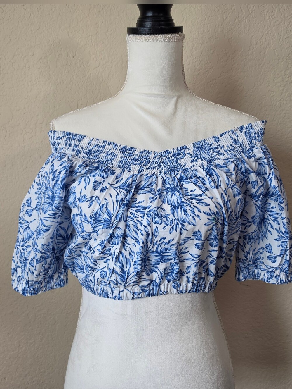 OLIVIACEUS Blue White Floral Off The Shoulder Crop Top Size Medium Cottagecore M